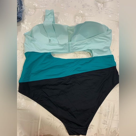 Additionelle One Shoulder Cut Out Swimsuit - Picture 2 of 3